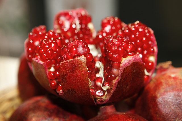 pomegranate-open-cores-fruit-fruit-logistica-65256